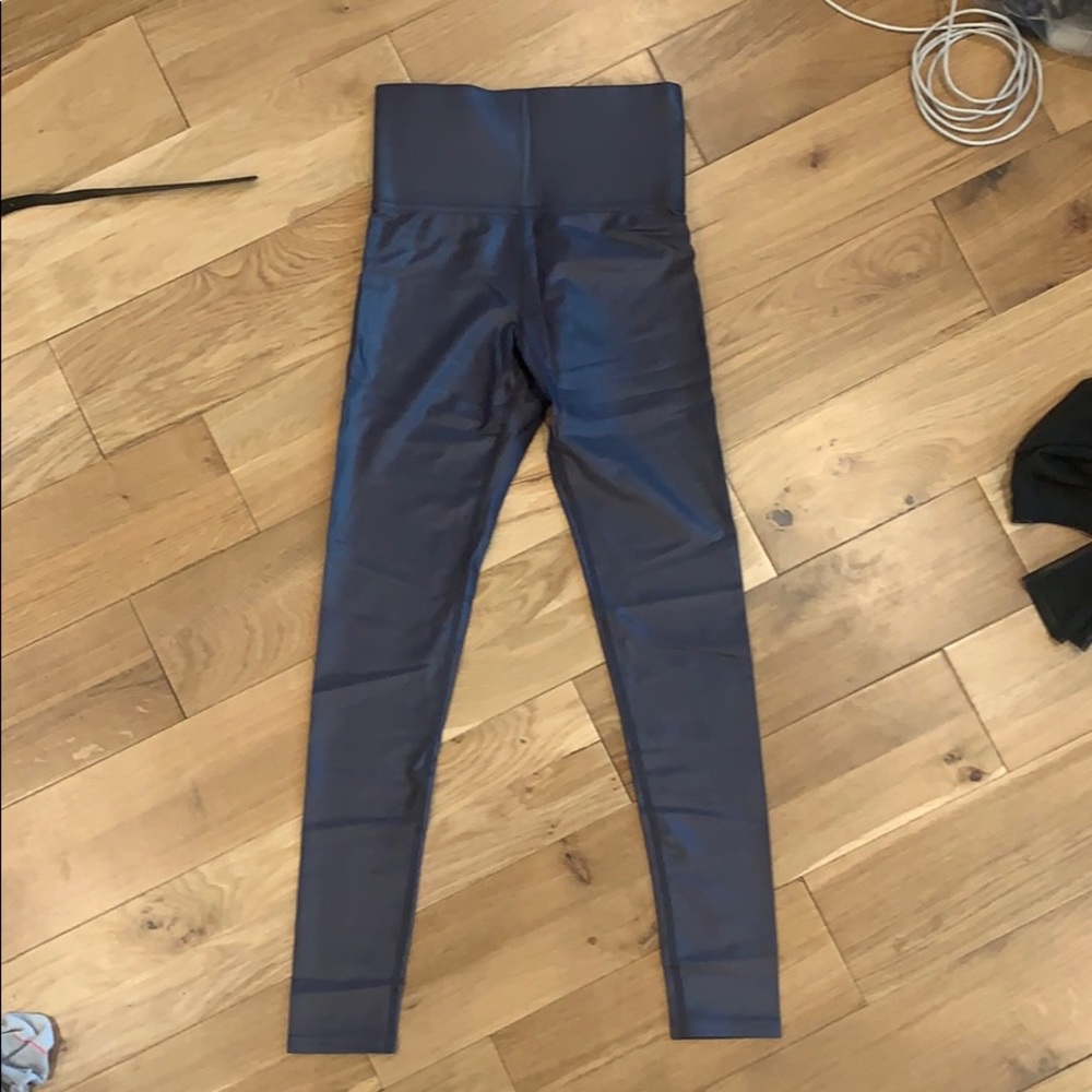 Metallic Dark Grey Carbon38 Leggings
